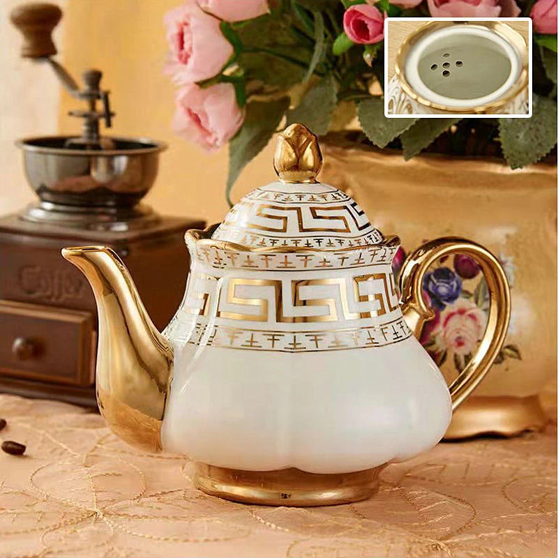 Théière Anglaise en Porcelaine Blanche & Or 900 ml – Frise Grecque