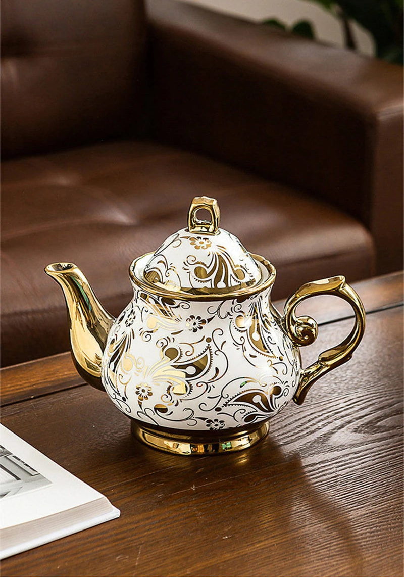 Théière Anglaise en Porcelaine Blanche & Or 900 ml – Arabesques Florales