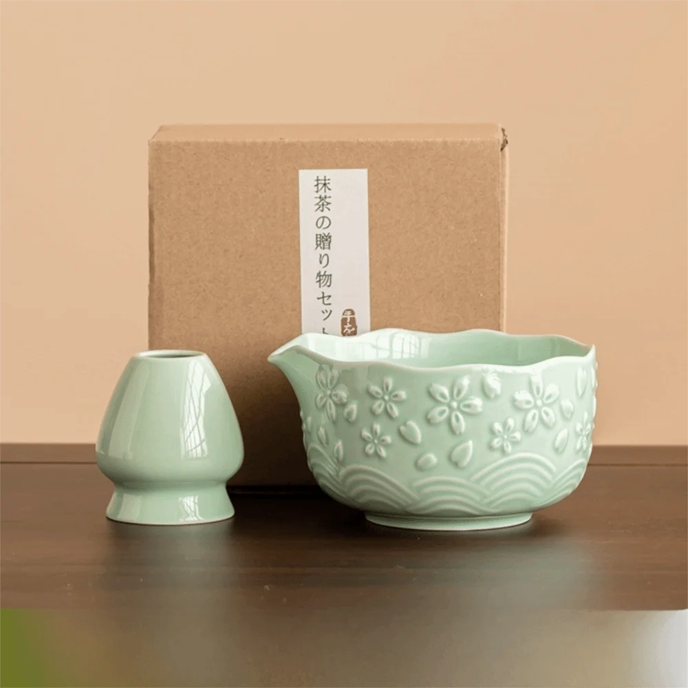Duo matcha vert avec bol en céramique sculptée et porte-fouet en céramique