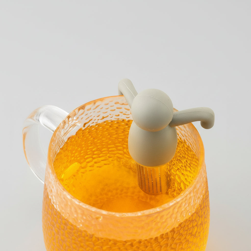 Filtre à thé personnage gris en silicone et inox - Maison Kyusu